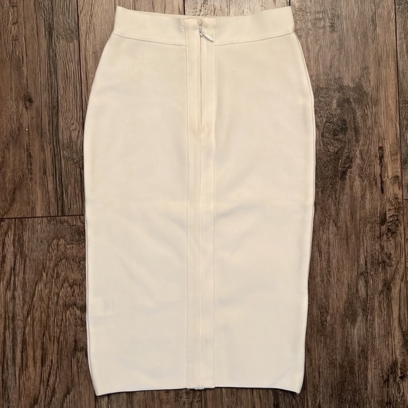 Sexy skirt and bralette set - Picture 4 of 7